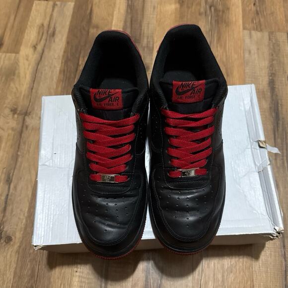2010 Nike Air Force 1 Perforated Swoosh Red Black Bred main image 4